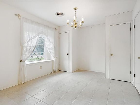 3rd image of 1665 Eastwood Dr