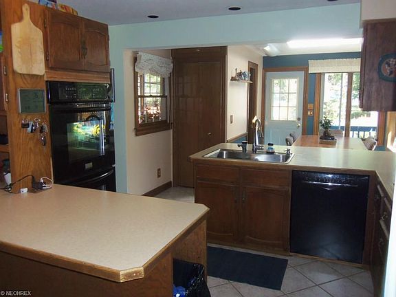 4th image of 20464 Village Green Dr