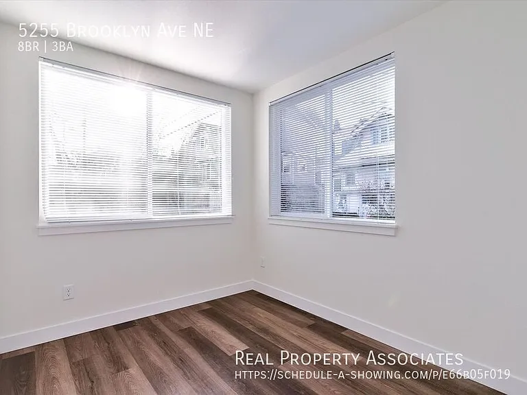 5255 Brooklyn Ave NE — Photo 18