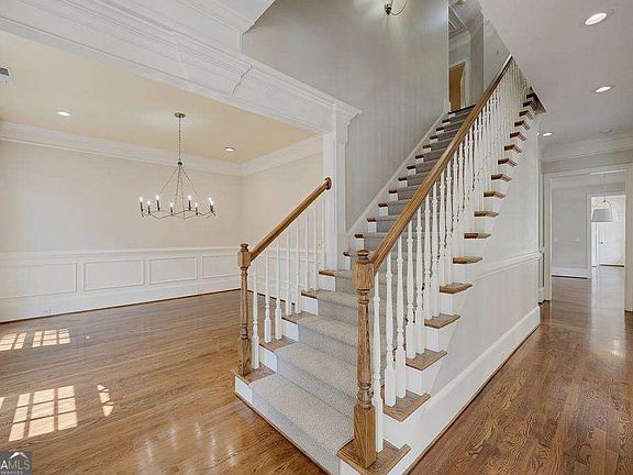 4th image of 3014 Greendale Dr NW
