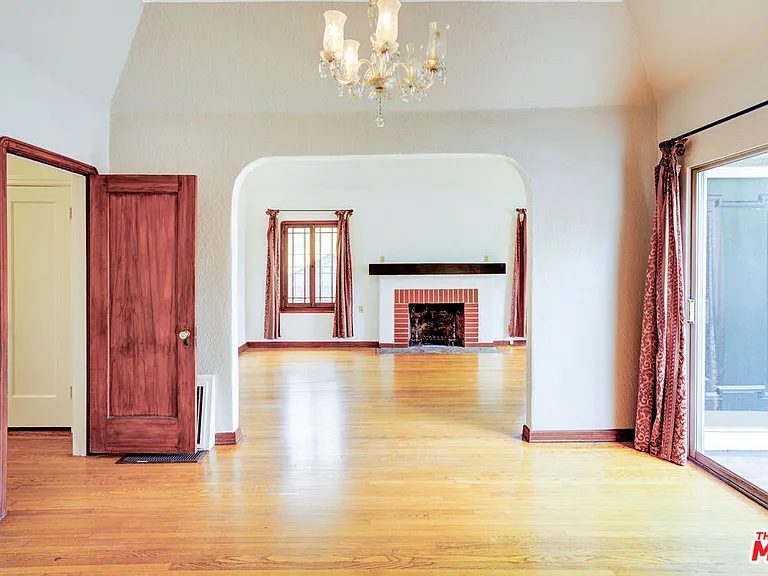 10372 Tennessee Ave — Photo 9
