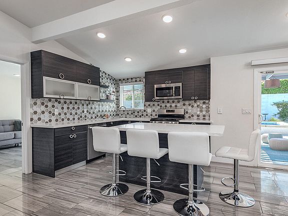 4th image of 3059 N Biskra Rd