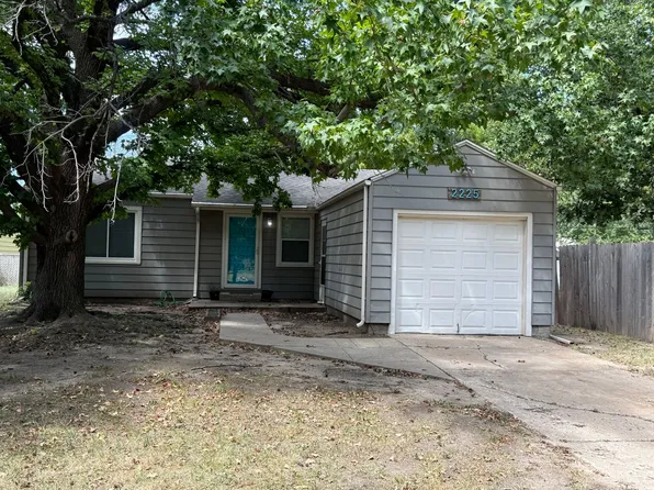 2225 S Grove St, Wichita, KS 67211