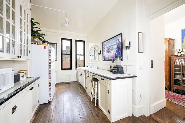 Sold by Compass | media 5