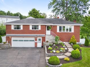 704 Sequoia Ln, Vestal, NY 13850
