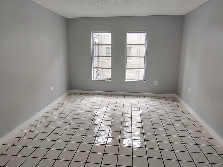 315-6680 W 2nd Ct — Photo 6