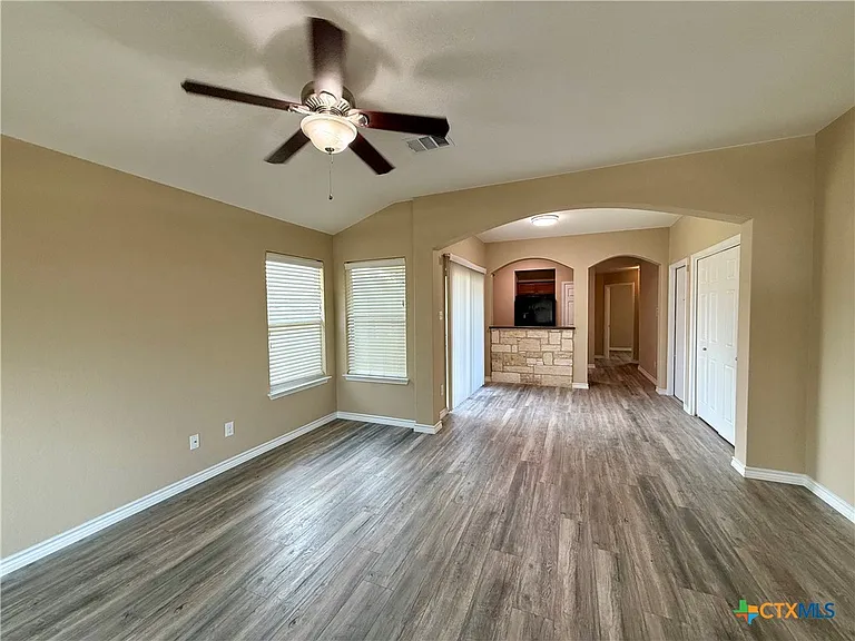 101 Salas Dr — Photo 4