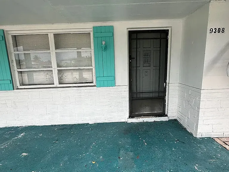 9308 N Military Trl — Photo 2
