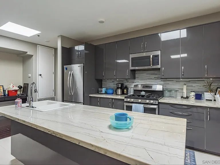 4741 Point Loma Ave #201 — Photo 28