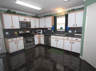206 Pebble Canyon Ln, Dickinson, TX 77539