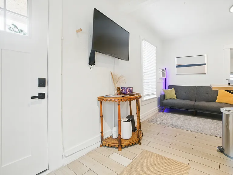 714 Grove St N #1 — Photo 2