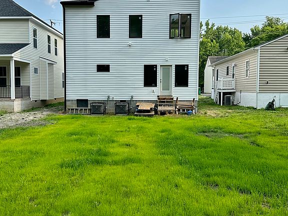 2nd image of 2721 Terminal Ave