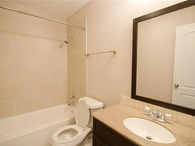 11901 Alpheus Ave #B — Photo 18