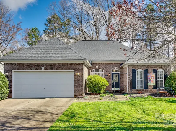 13621 Edgetree Dr, Pineville, NC 28134