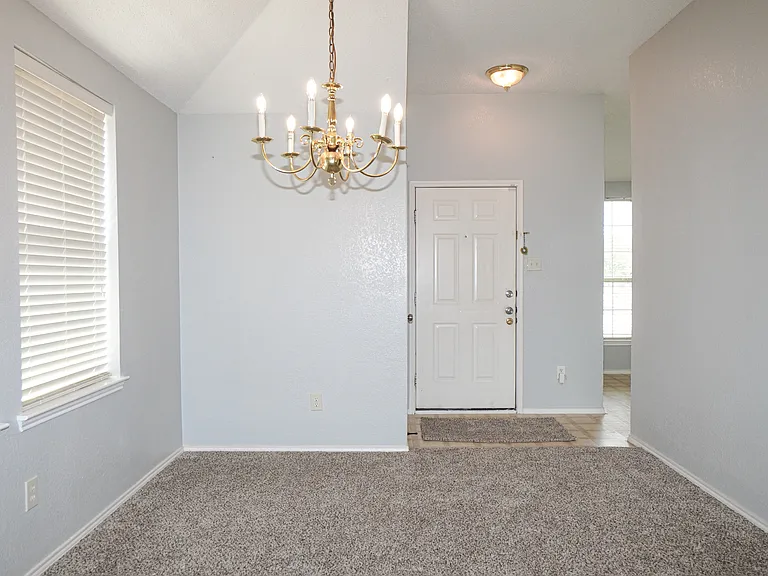 106 Starlight Dr — Photo 5