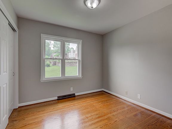 5th image of 1262 E Henry Clay Ave