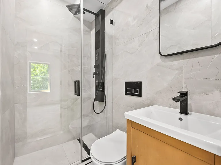105 Gates Ave #7 — Photo 3