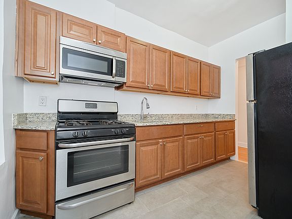 4th image of 64 Hillside Ave APT 6N