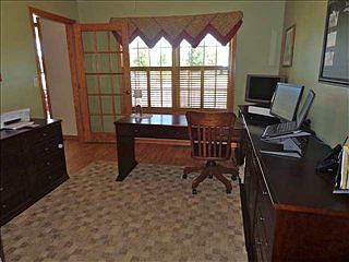 4th image of 810 Viking Cir