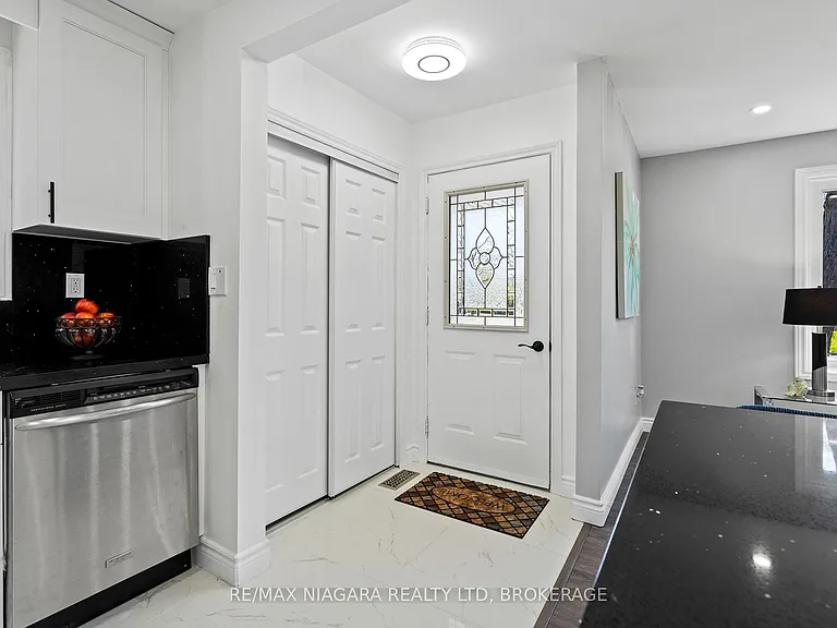 8235 Paddock Trail Dr #UPPER — Photo 11