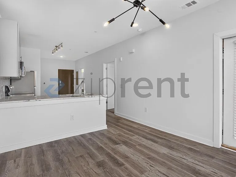 525 Parkway Dr #403 — Photo 7
