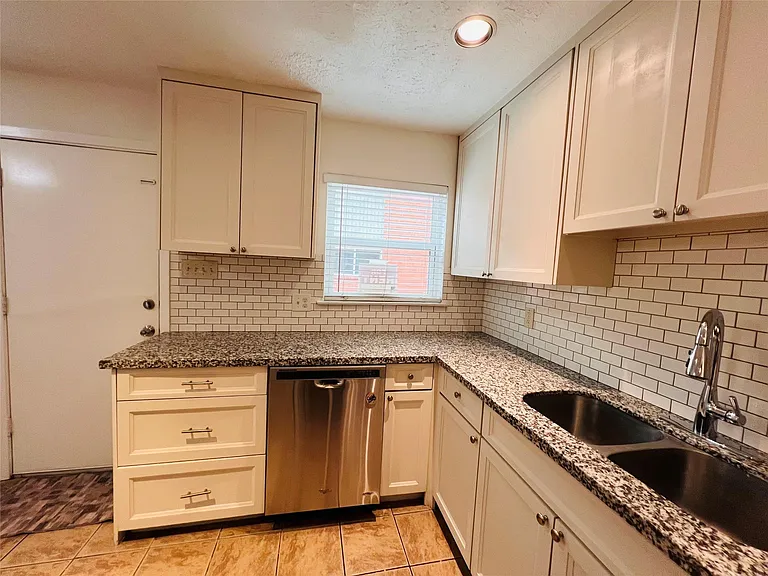 5538 Holly St #311 — Photo 4