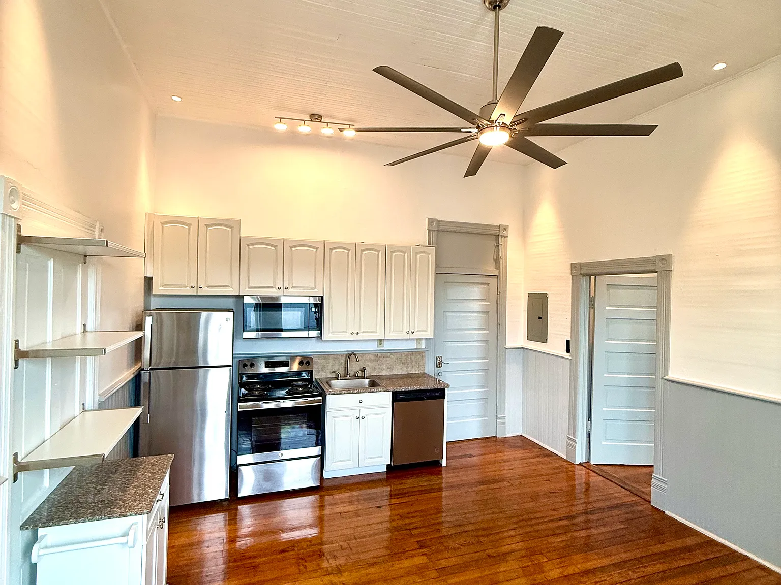 427 Main Street — Photo 2
