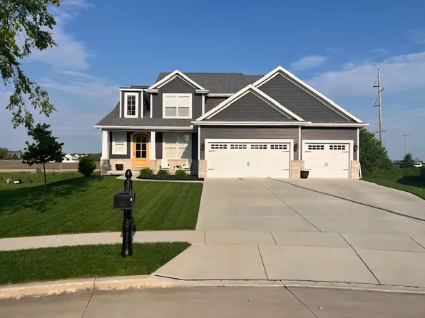 1 Deerfield Ct, Bloomington, IL 61704