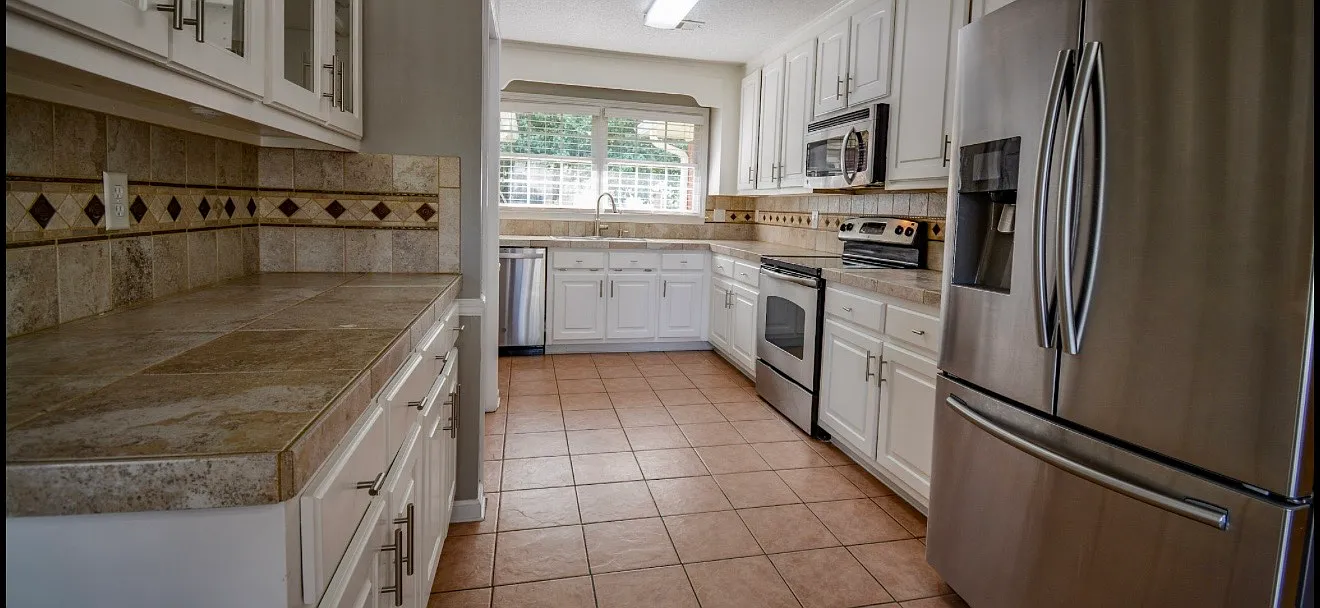 4 bed, 2.5 bath, 2180 sqft, $2,100 — Photo 4