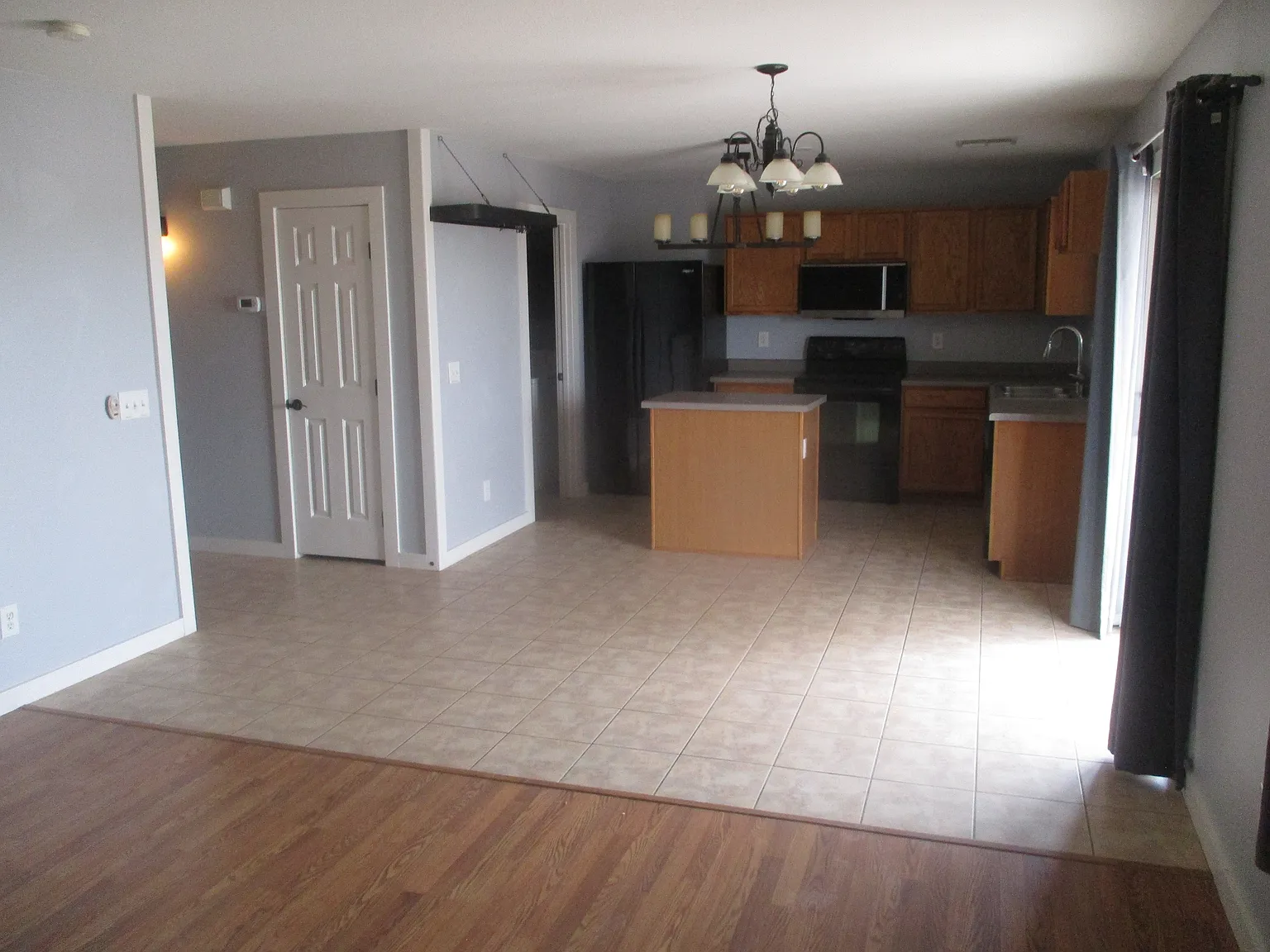4 bed, 2440 sqft, $1,695 — Photo 3