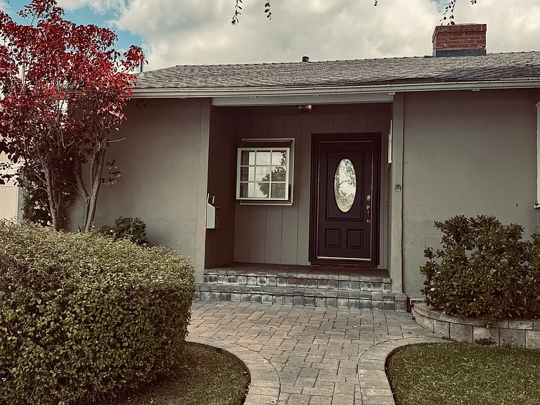 2820 N Buena Vista St — Photo 36