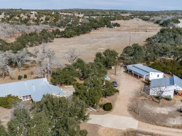 7542 N State Highway 16, Fredericksburg, TX 78624