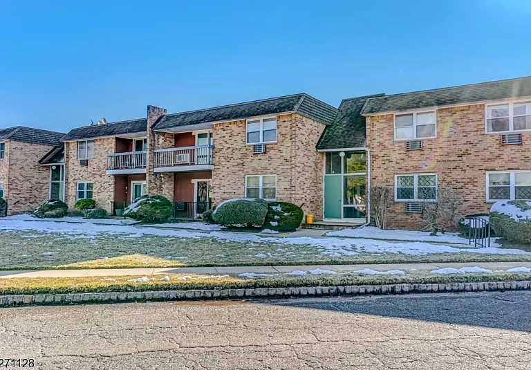 798 Eves Dr #2R — Photo 31