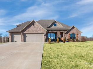 451 S Grandview Ct, Farmington, AR 72730