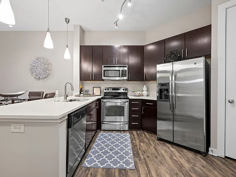 Elizabeth Square Apartments — Photo 15