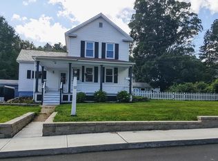 12 Pleasant St, Huntington, MA 01050