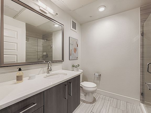 Plan B3: Spacious bathroom