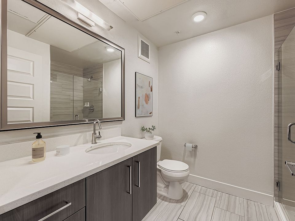 Plan B3: Spacious bathroom