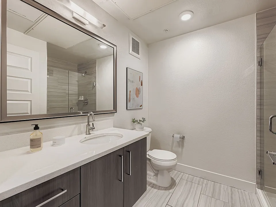 Plan B3: Spacious bathroom