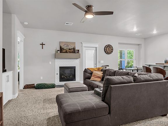 4th image of 715 Rosewood St