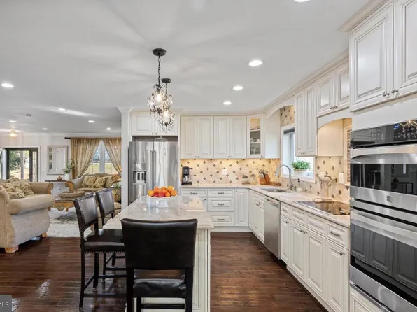 11611 Vale Rd, Oakton, VA 22124