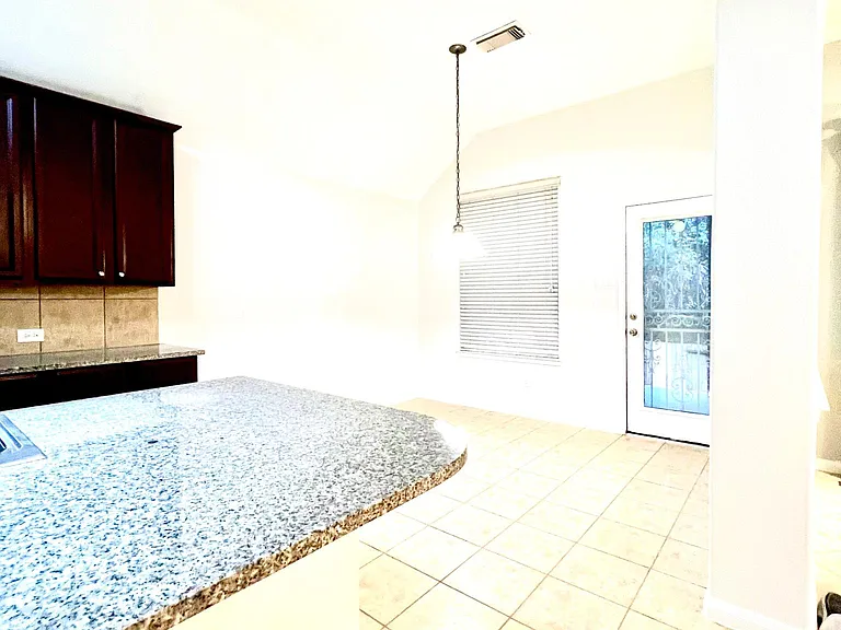 2502 N Yorkchase Ln — Photo 12