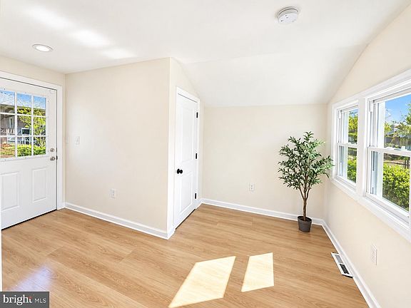 5th image of 103 Logan Ln
