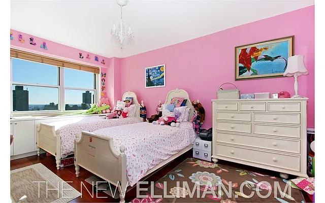 Sold by Douglas Elliman | media 22