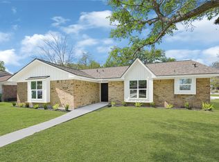 2100 Crestwood Dr, Richmond, TX 77469