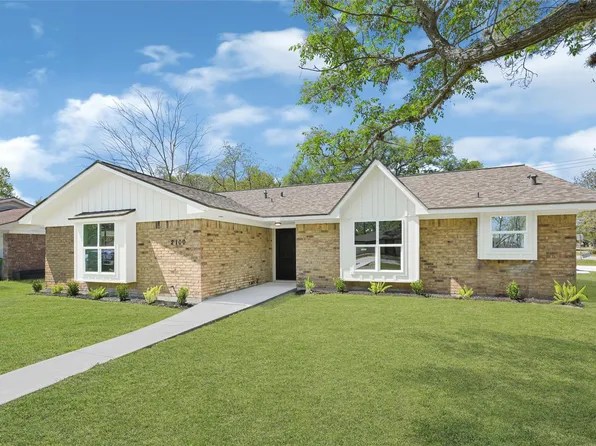 2100 Crestwood Dr, Richmond, TX 77469