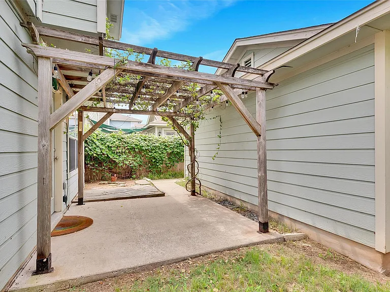 2212 Melissa Oaks Ln — Photo 30