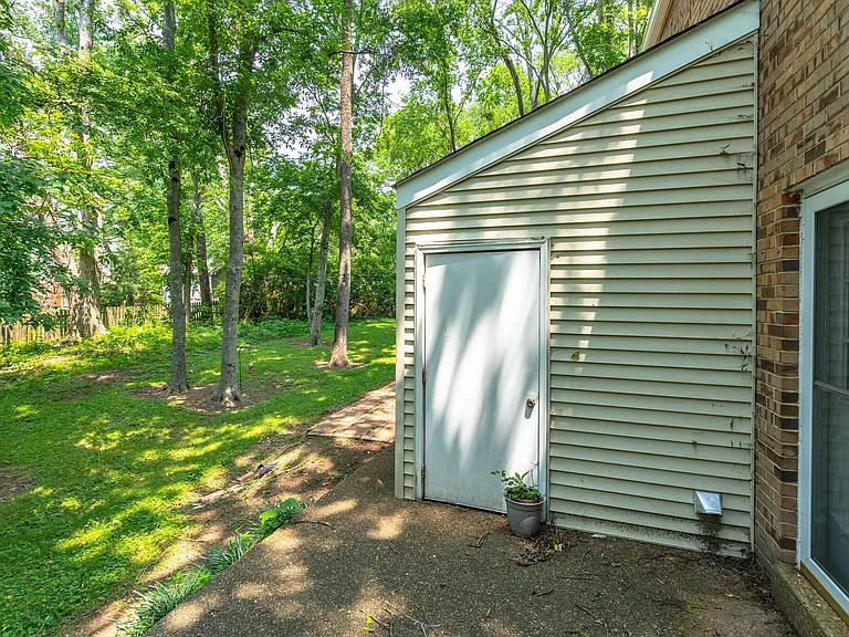114 Brattlesboro Dr — Photo 27
