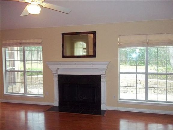 3rd image of 131 E Sierra Cir