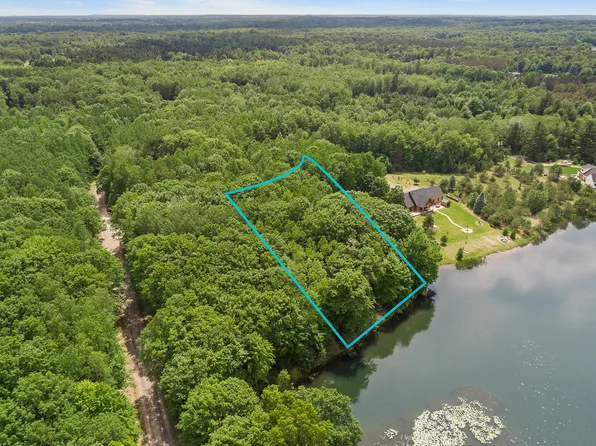 10724 Dobbyn Dr, Stanwood, MI 49346